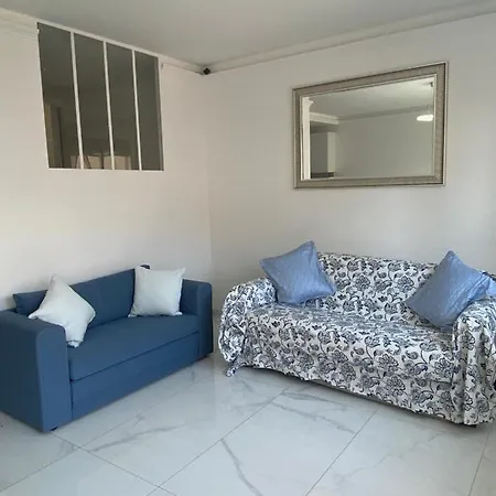 Apartment Le Royal, Spacious Seaside Rooftop And Pool
