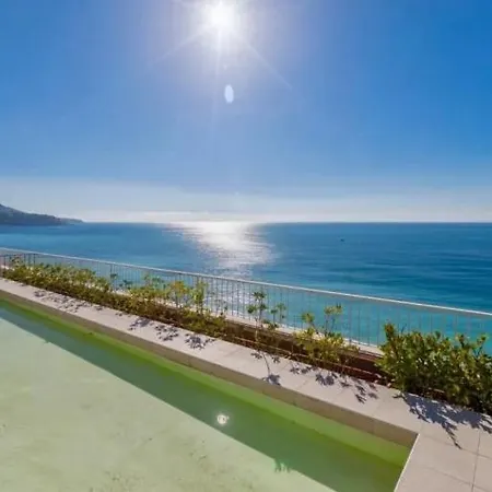 Le Royal, Spacious Seaside Rooftop And Pool Апартаменты *